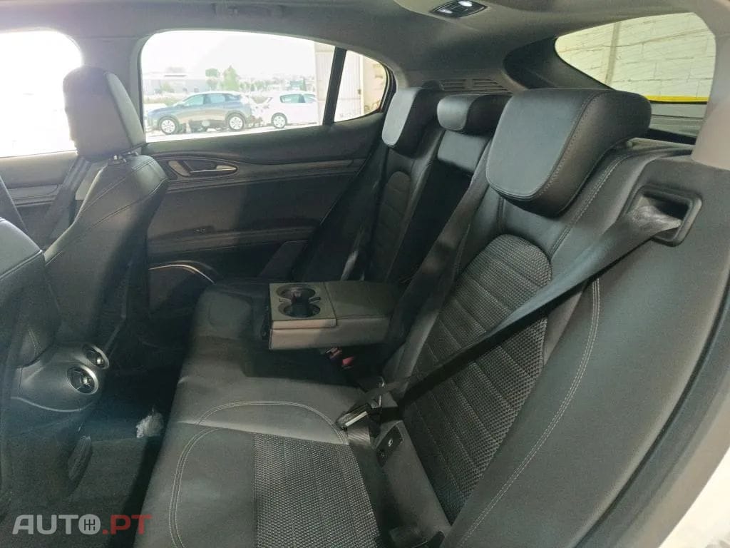 Alfa Romeo Stelvio 2.2 D B-Tech AT8
