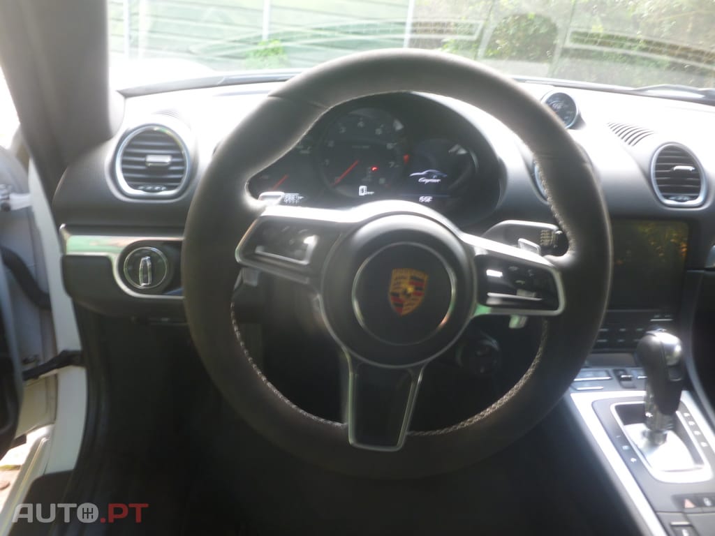 Porsche Cayman 718 2.0