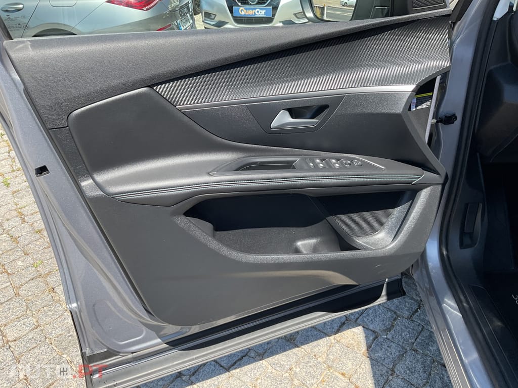 Peugeot 3008 1.6 Hybrid Allure e-EAT8