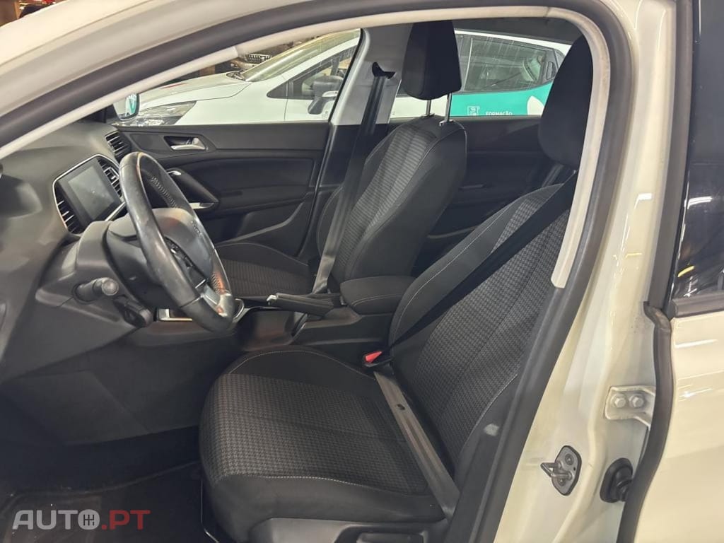 Peugeot 308 1.5 BlueHDi Business Line