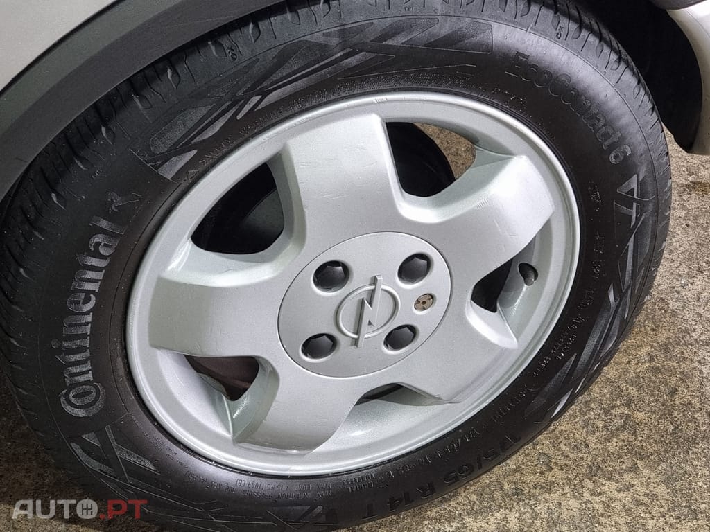 Opel Corsa 1.2 16V Confort