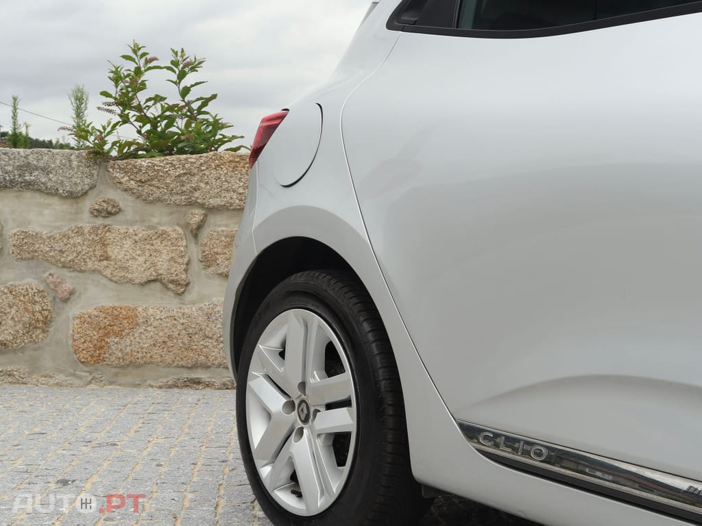 Renault Clio 1.0 TCe Limited CVT
