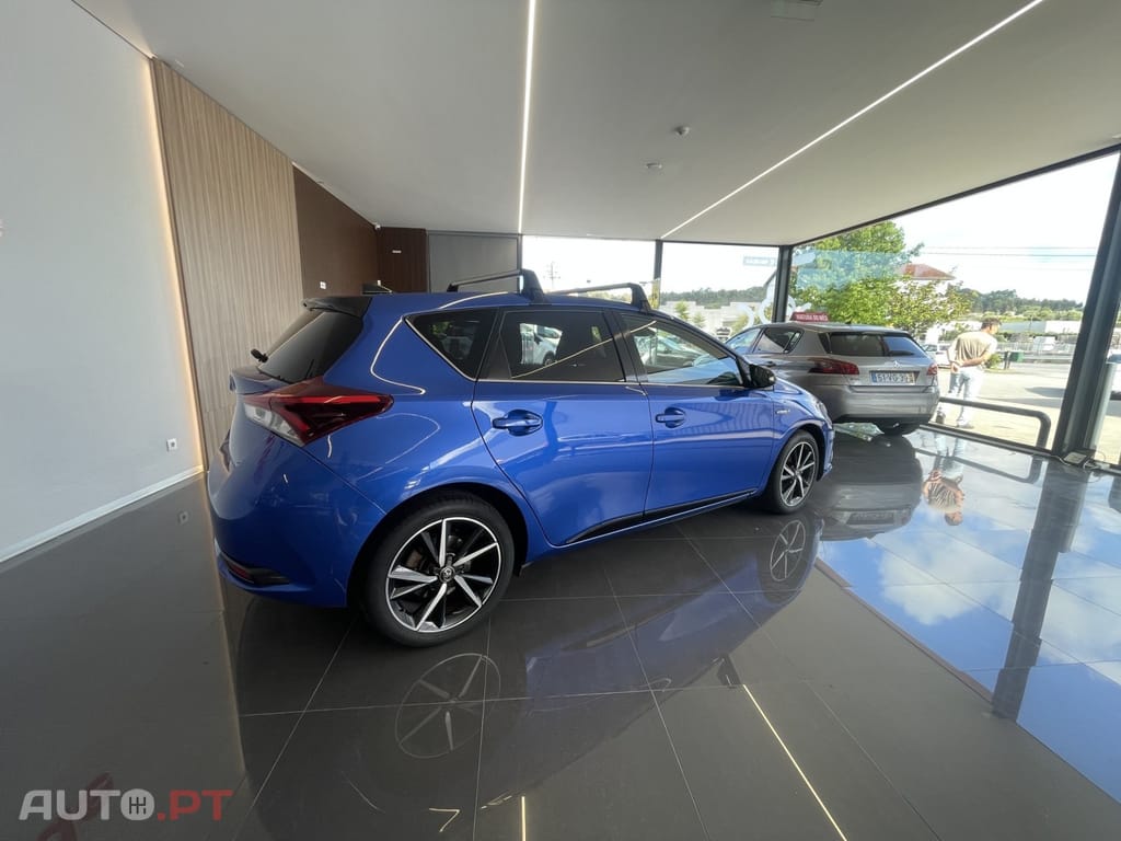 Toyota Auris 1.8 HSD Comfort +P.Techno+P.Sport