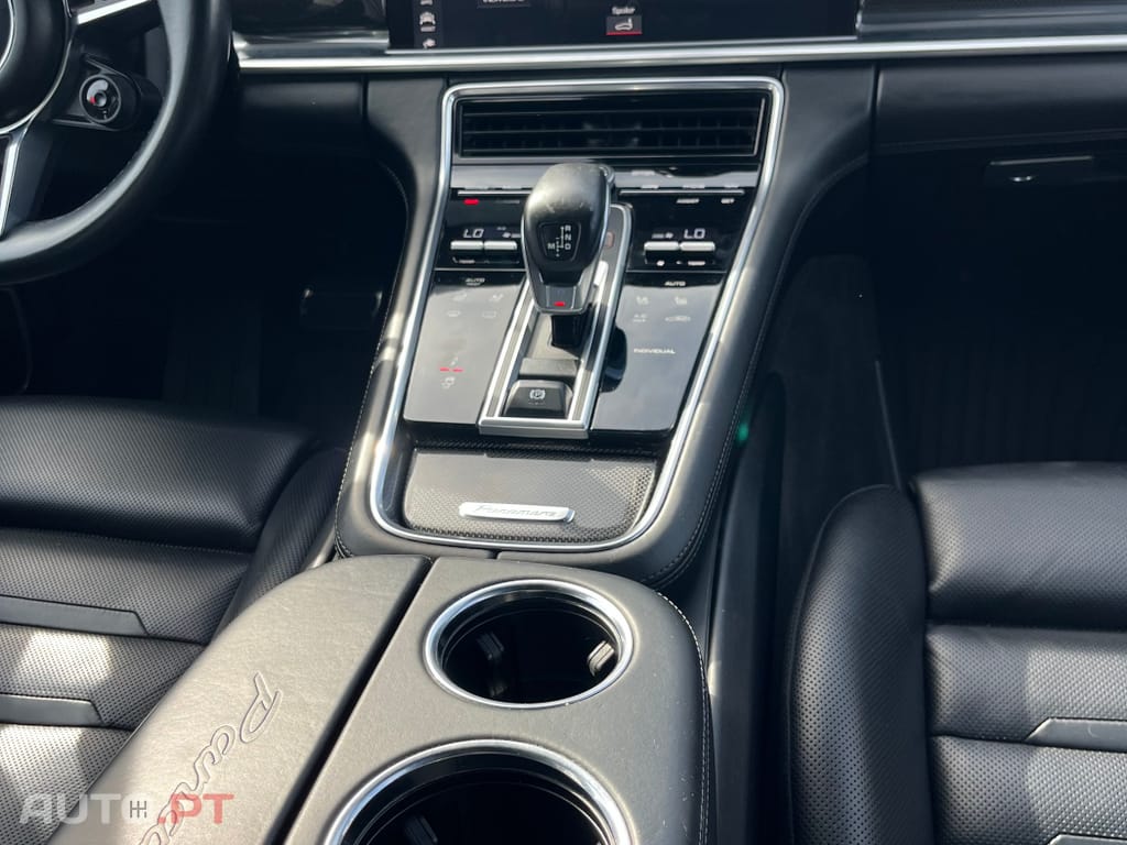 Porsche Panamera 4 E-Hybrid