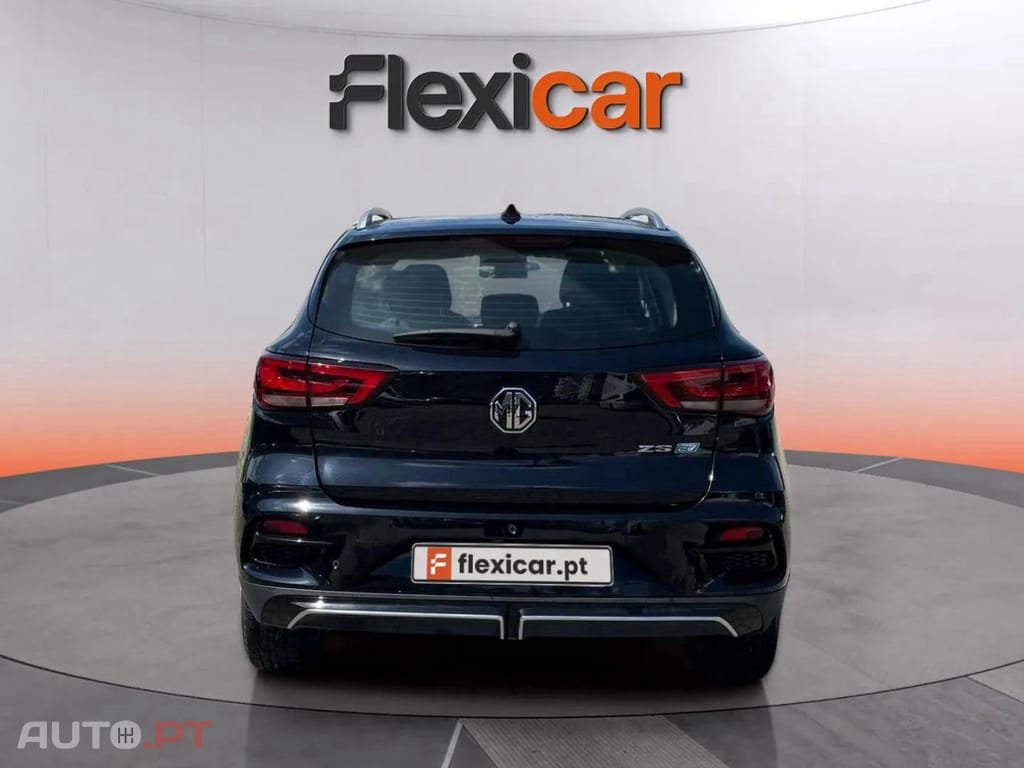 MG ZS EV 72.6 kWh Luxury OBC 11 KW