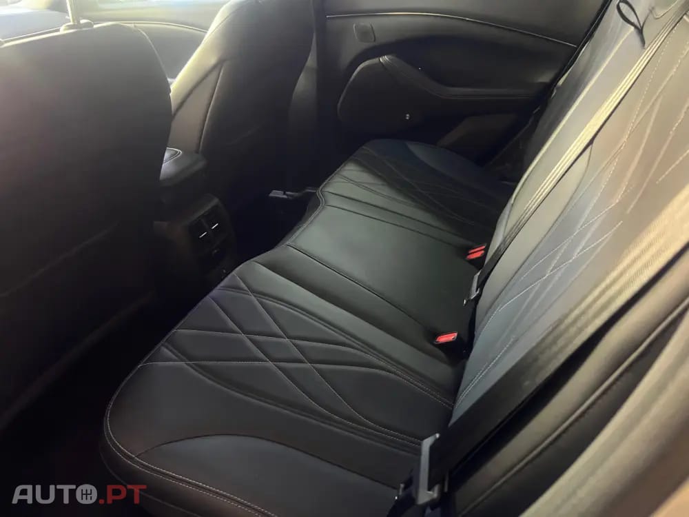 Ford Mustang Mach-E AWD PREMIUM