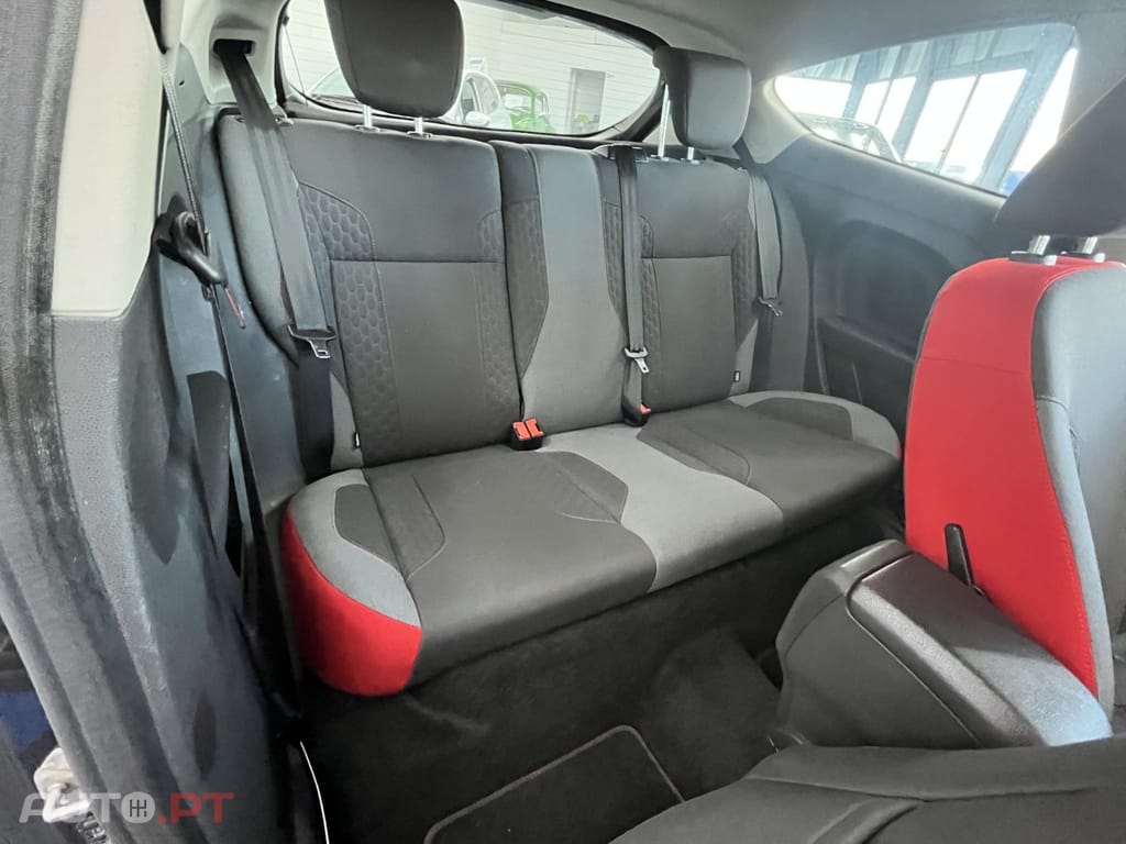 Ford Fiesta 1.0 T EcoBoost STLine Black&RED