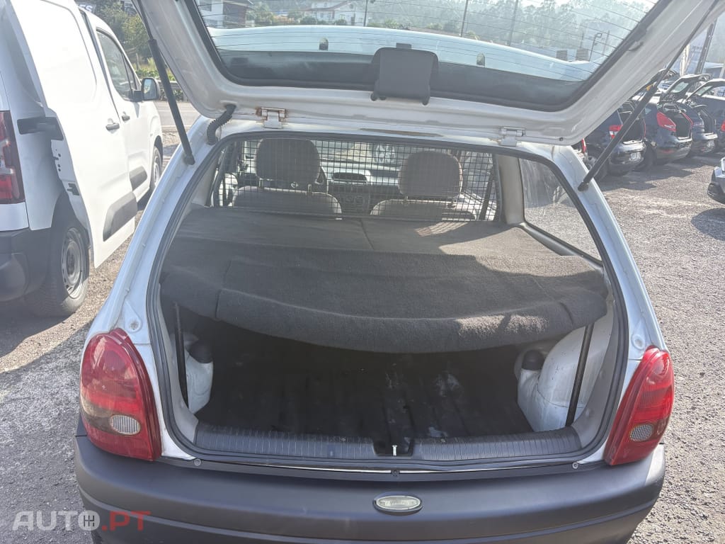 Opel Corsa 1.7 D Janelas Base