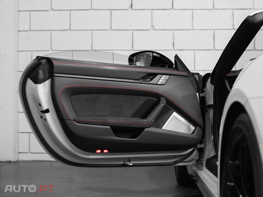 Porsche 992 Carrera 4 GTS PDK