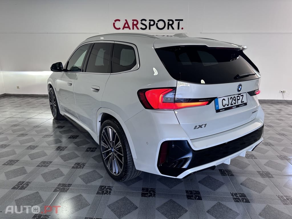 BMW iX1 xDrive30 Pack Desportivo M Pro