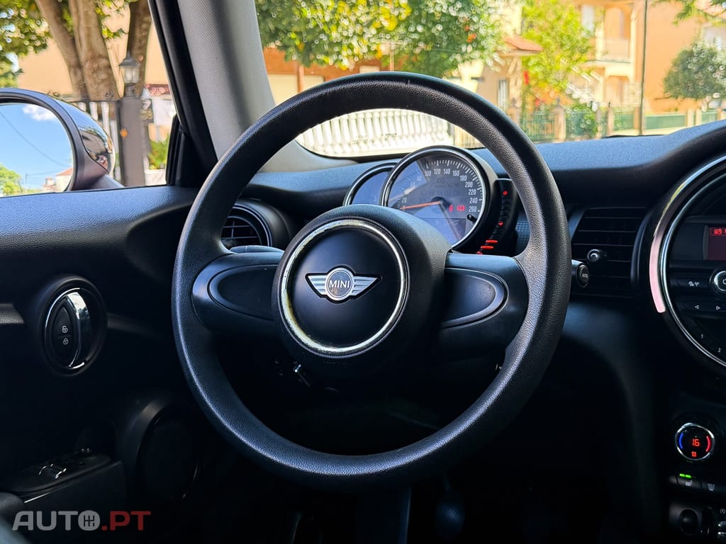 MINI Cooper Cooper D