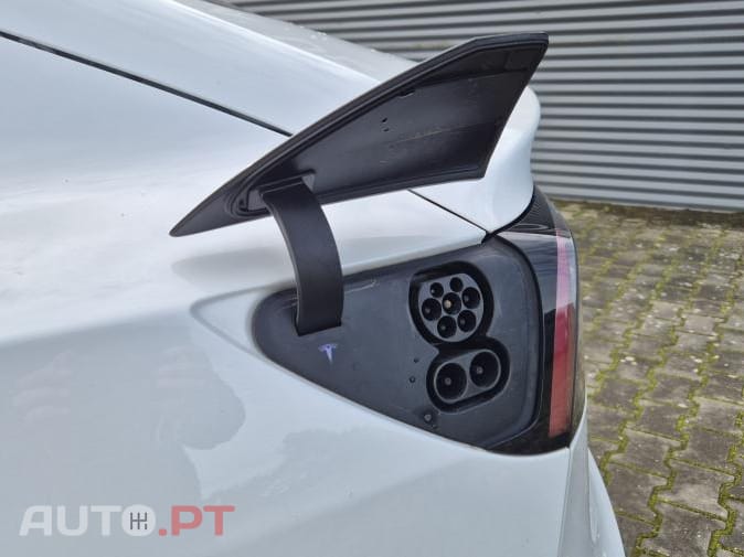 Tesla Model 3 Standard Range Plus RWD