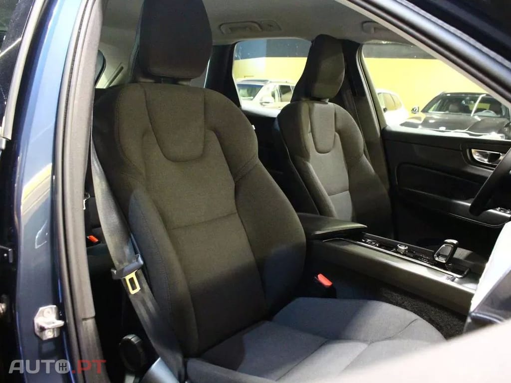 Volvo XC60 2.0 B4 Momentum