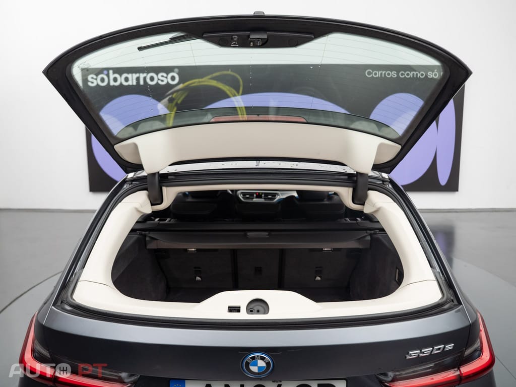 BMW 330 e Line Luxury Auto