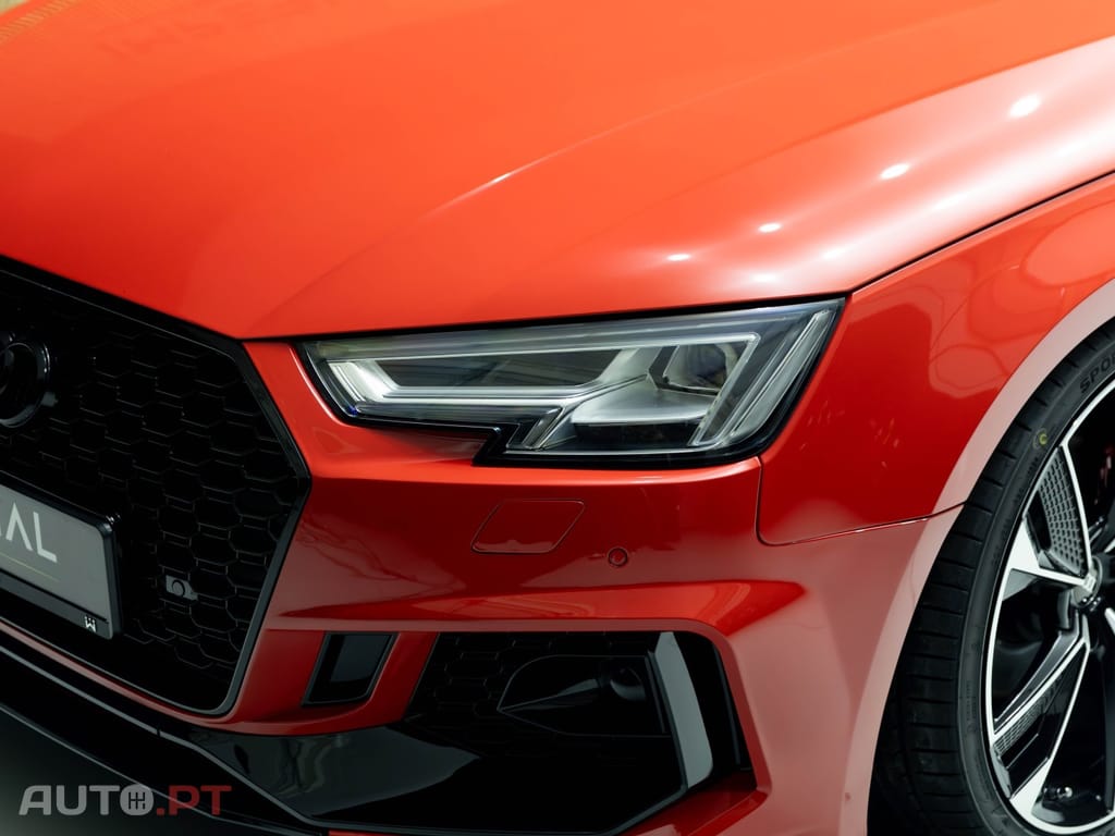 Audi A4 Avant 2.0 TDI Look RS4