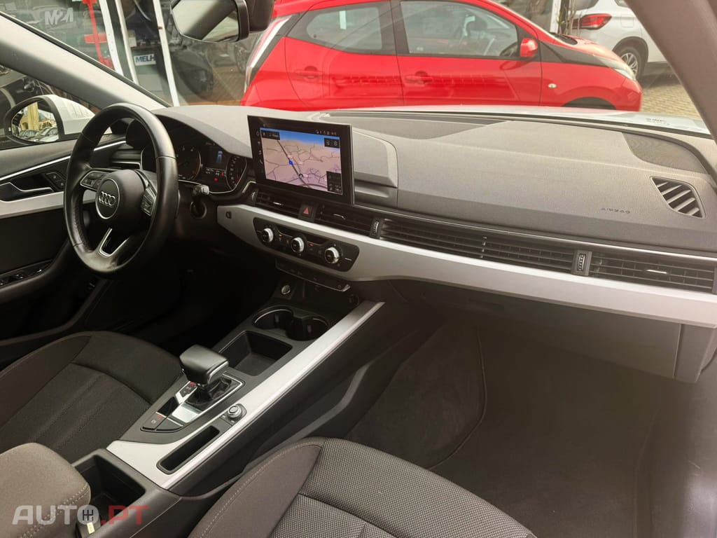 Audi A4 Avant 30 TDI S tronic