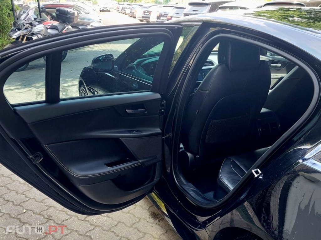 Jaguar XE 2.0 D R-Sport
