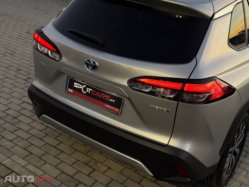 Toyota Corolla Cross 2.0 Hybrid Luxury