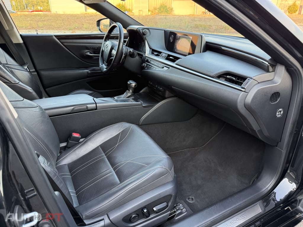 Lexus ES Executive+