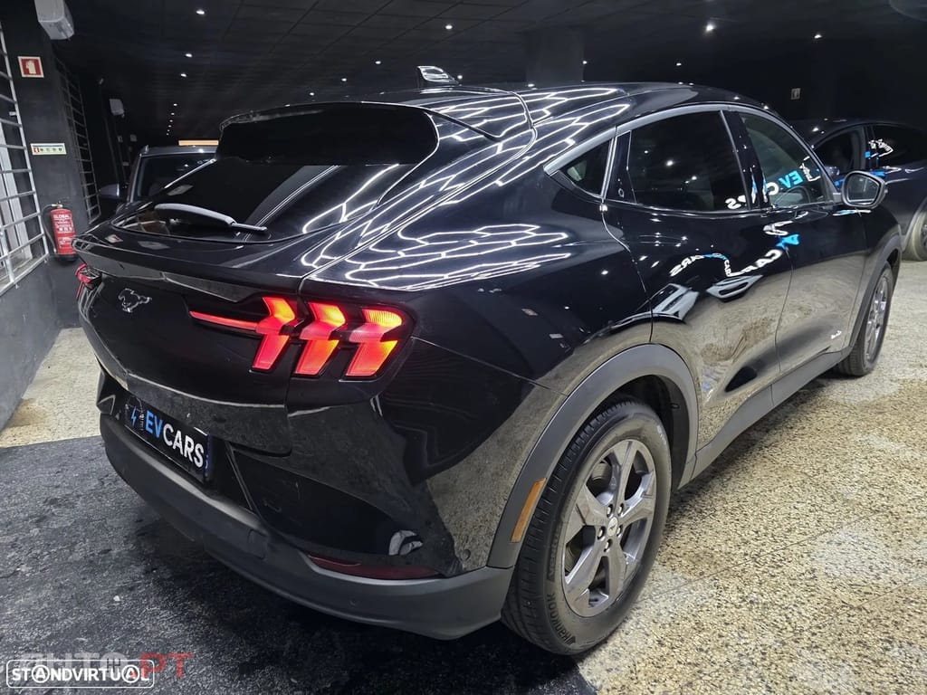 Ford Mustang Mach-E 75.7 kWh Base