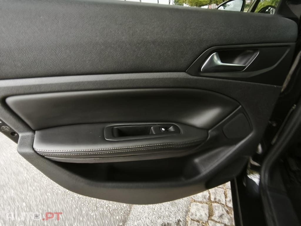 Peugeot 308 1.6 e-HDi Allure J17