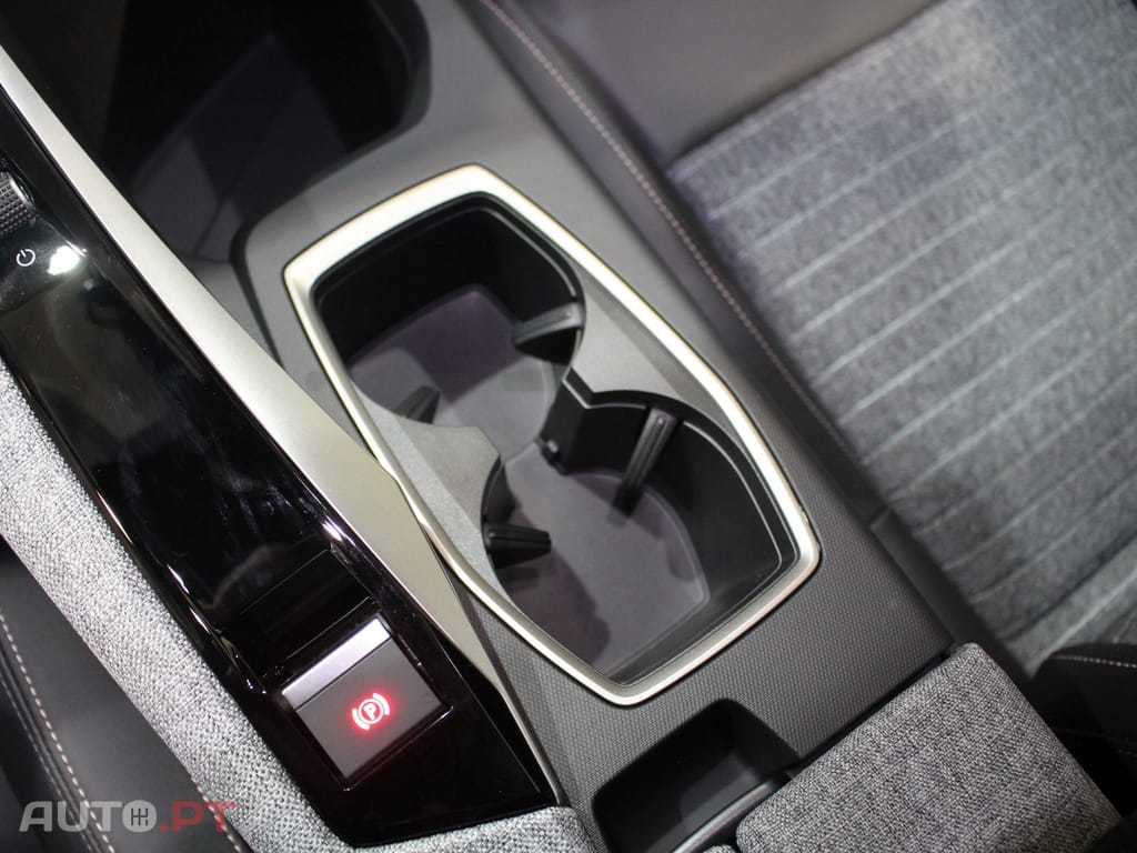 Peugeot 3008 1.2 Hybrid Allure e-DCS6