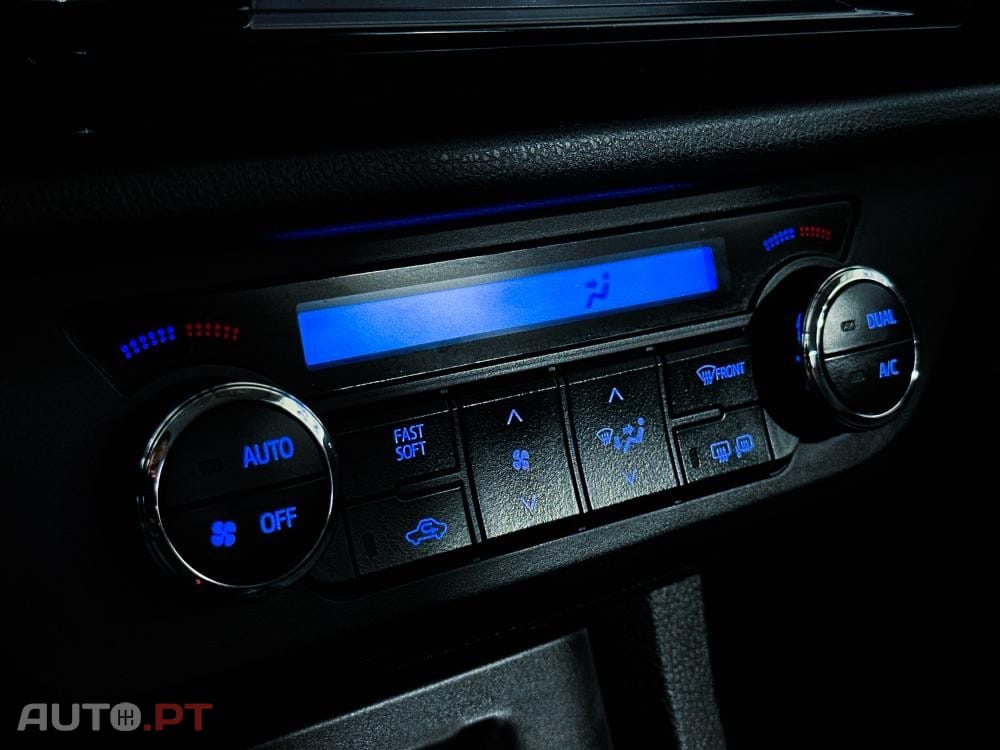 Toyota Corolla 1.4 D-4D Exclusive +Navi MM
