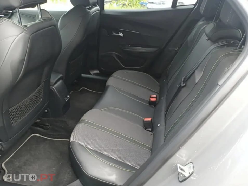 Peugeot E-2008 50 kWh GT
