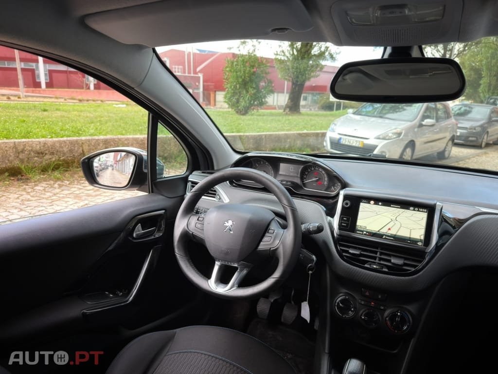 Peugeot 208 1.2 PureTech Signature