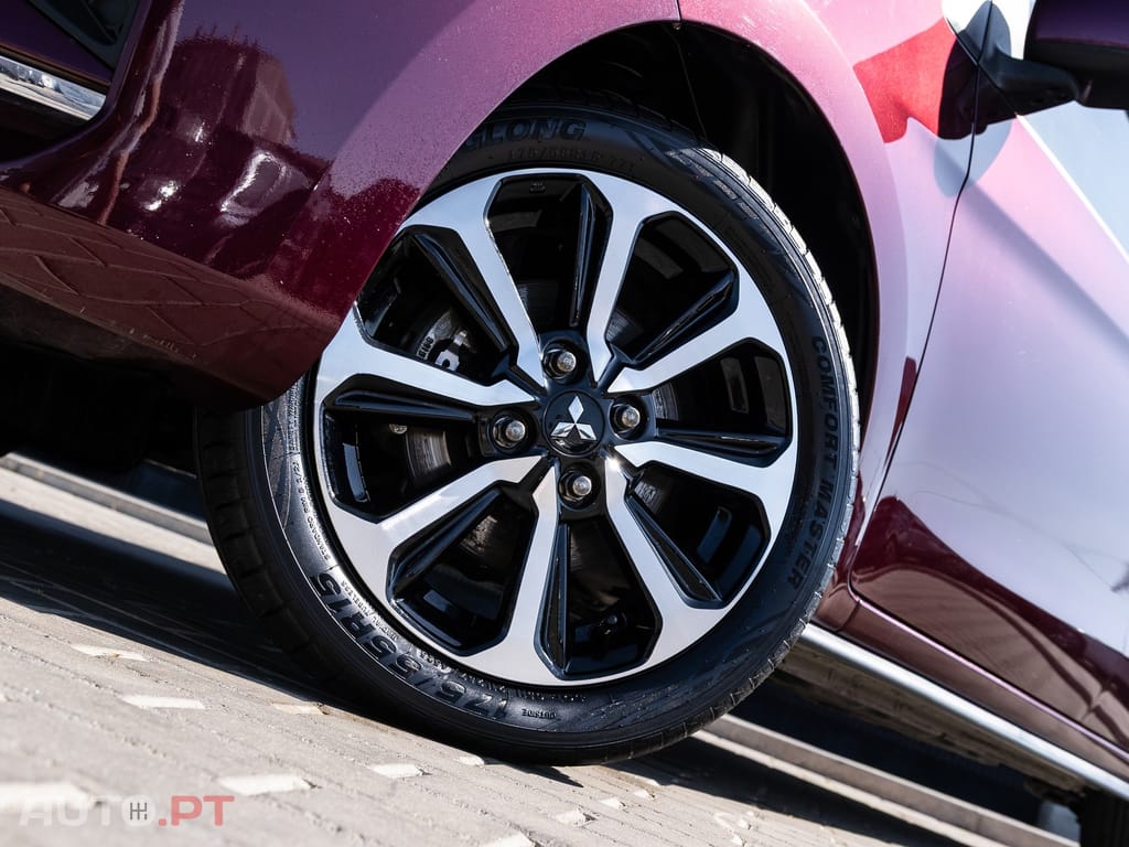 Mitsubishi Space Star 1.2 Intense Connect Edition