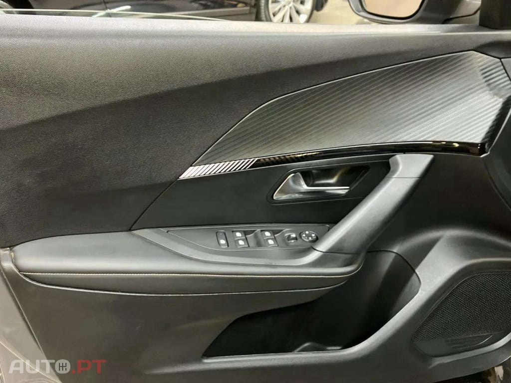 Peugeot 2008 1.2 PureTech Allure EAT8