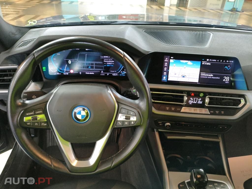 BMW 320 e Pack Essence Auto