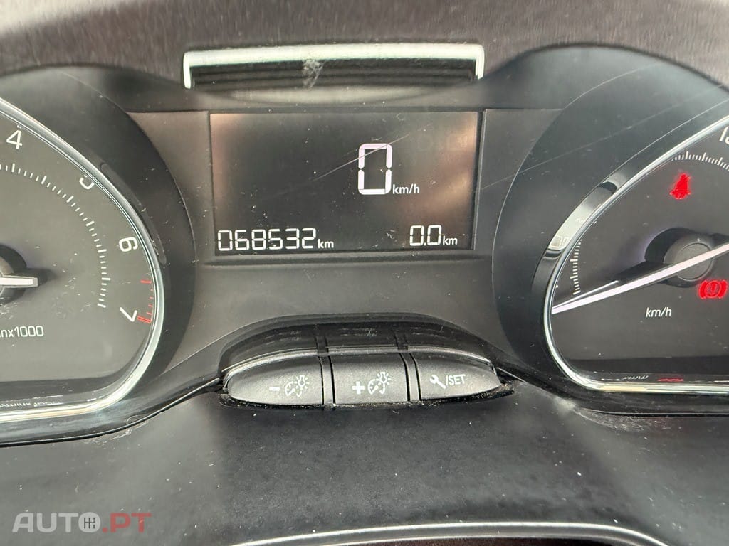 Peugeot 2008 1.2 VTi Active