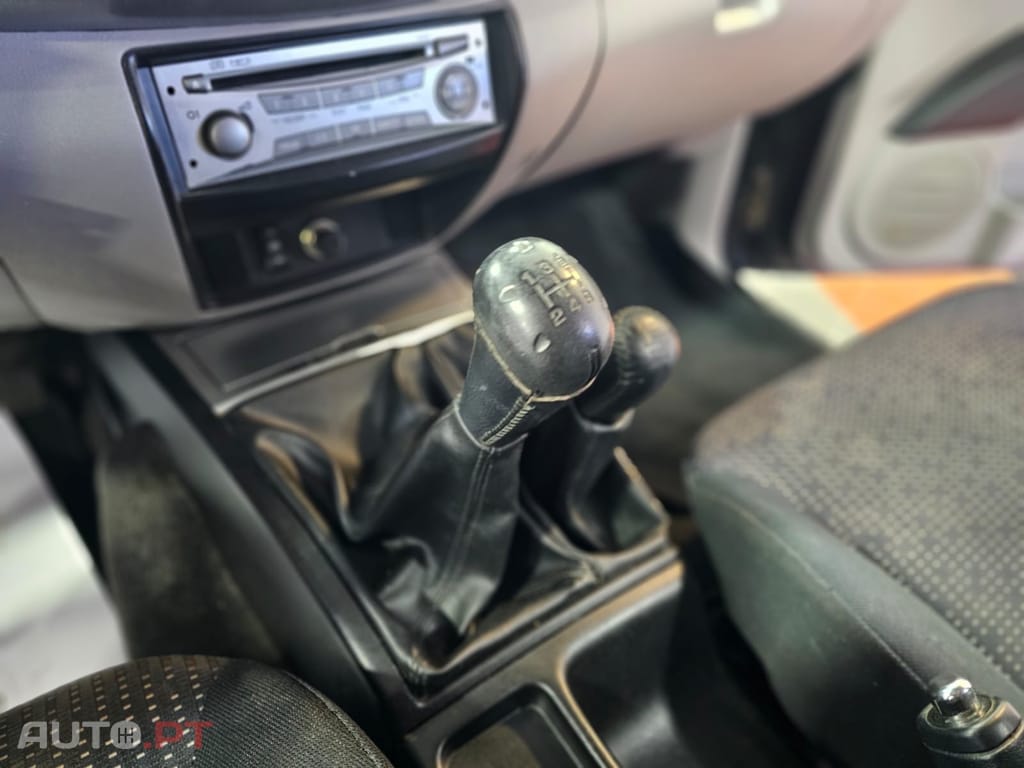 Mitsubishi L200 2.5 DI-D CD Invite AC 4WD