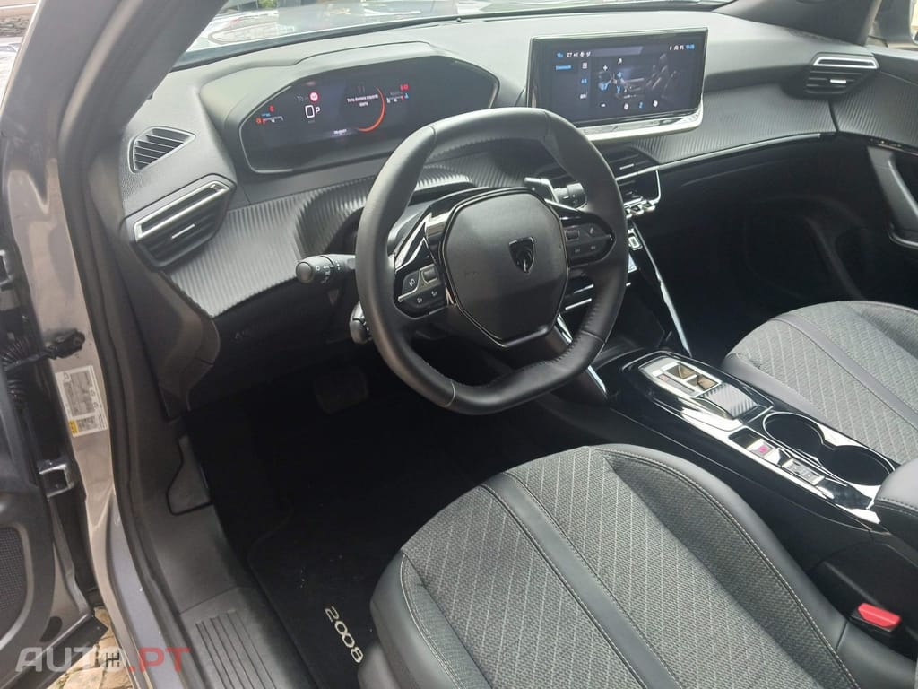 Peugeot 2008 1.2 PureTech Allure EAT8