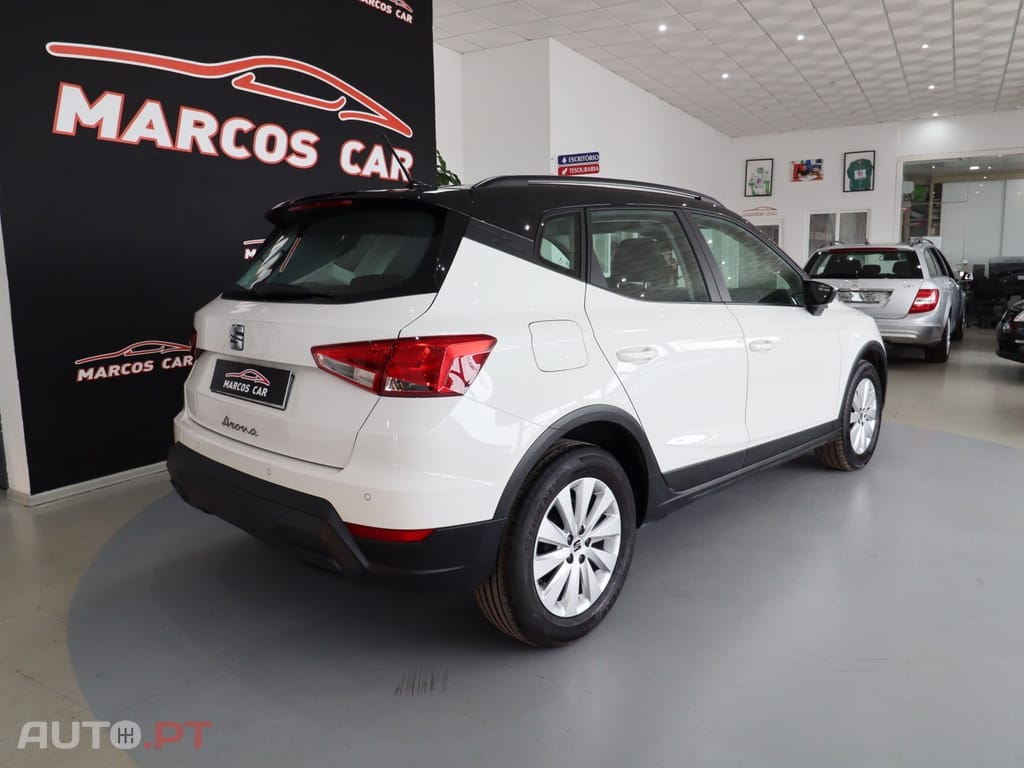 SEAT Arona 1.0 TSI Style — fotografia 4