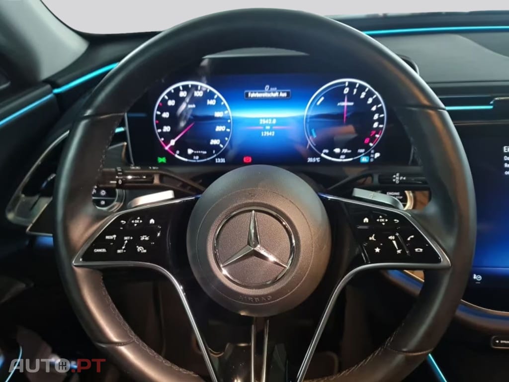 Mercedes-Benz E 300 I.V.A DEDUTIVEL e Avantgarde Adv