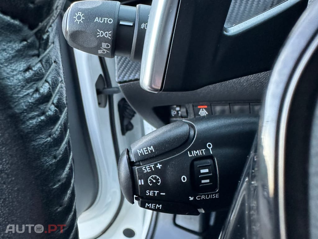 Peugeot 2008 1.2 PureTech Active EAT8