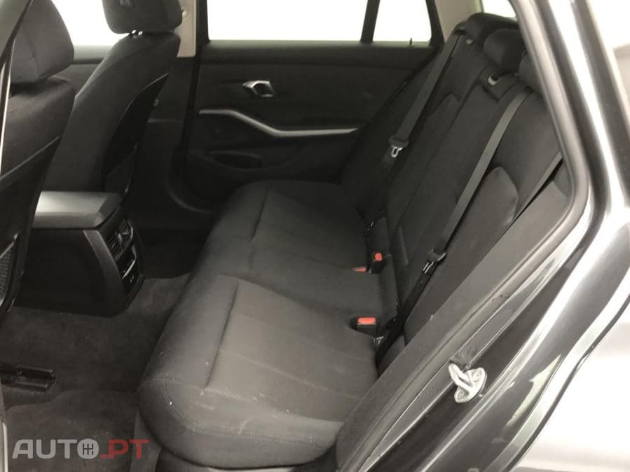 BMW 320 d Touring xDrive Auto