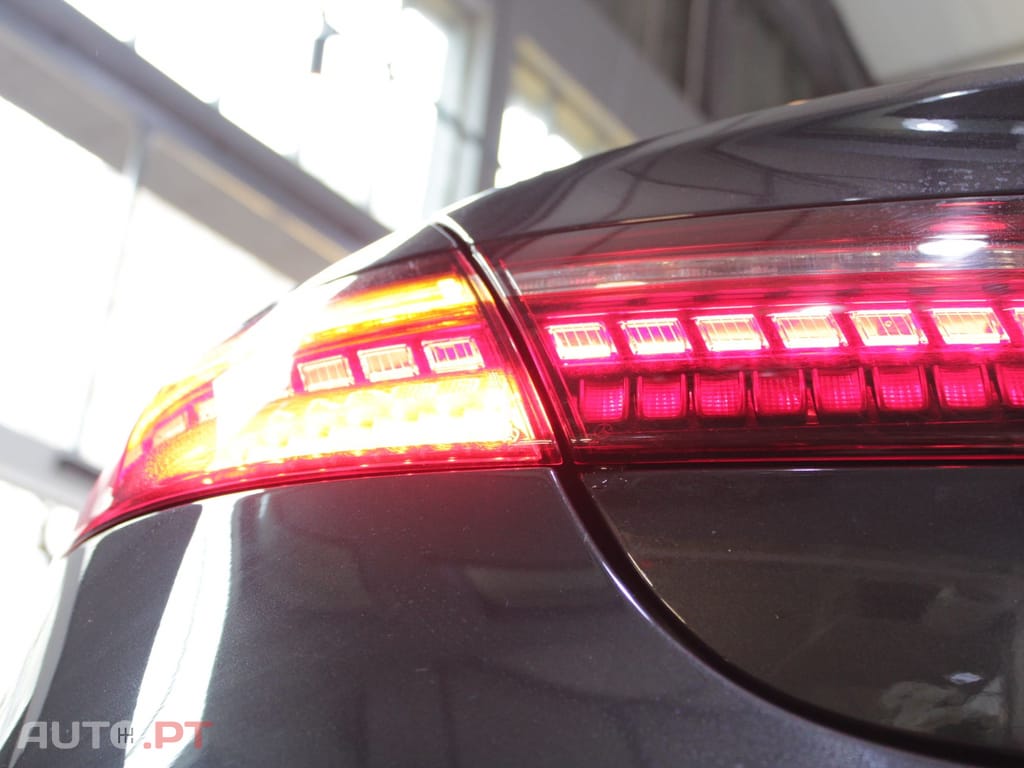 Mercedes-Benz E 220 AMG LINE