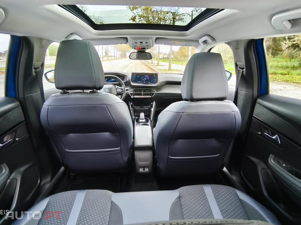 Peugeot E-2008 50 kWh Allure Pack