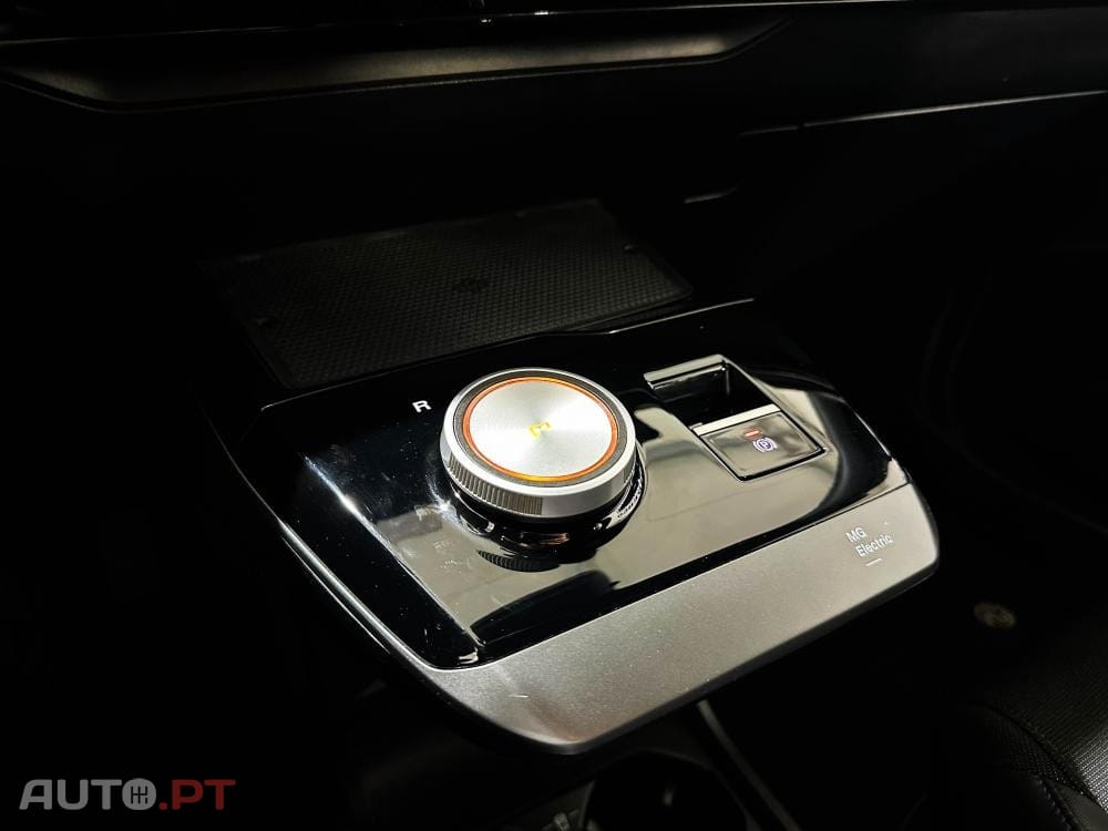 MG MG4 77 kWh Extended Range Luxury