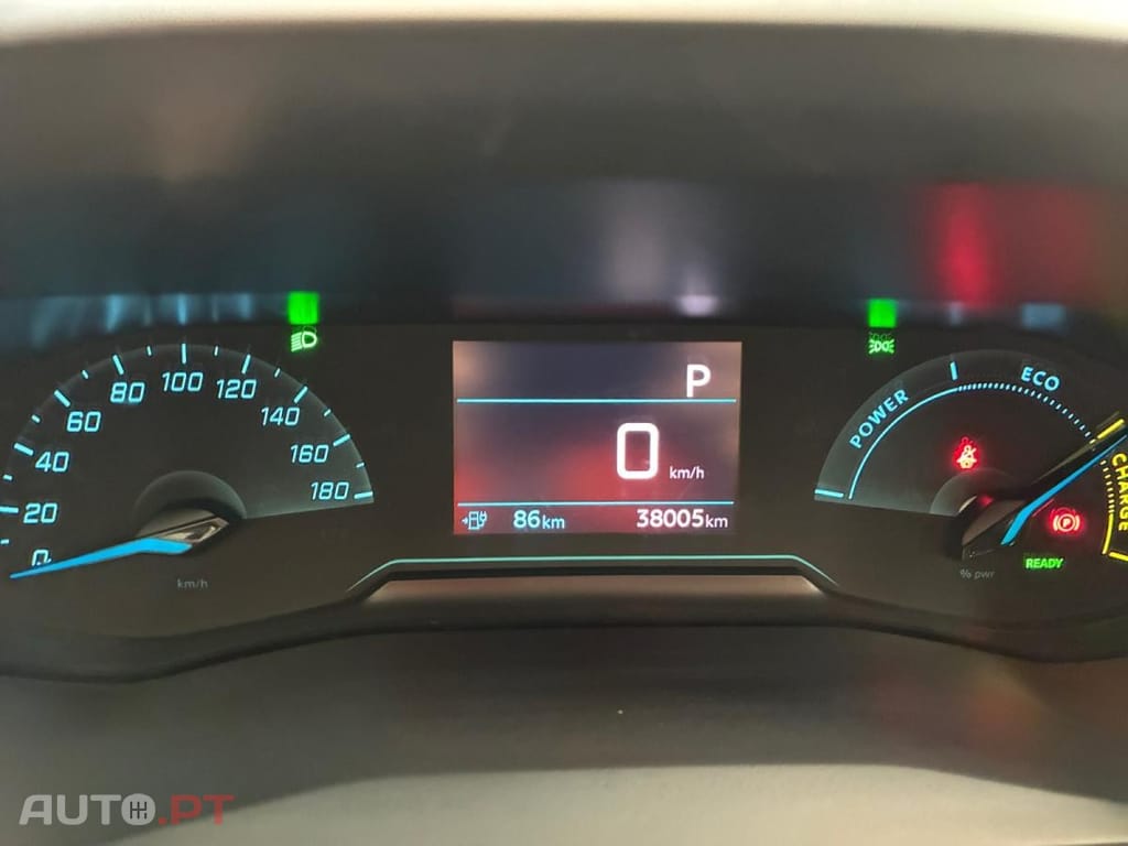 Peugeot E-2008 Active