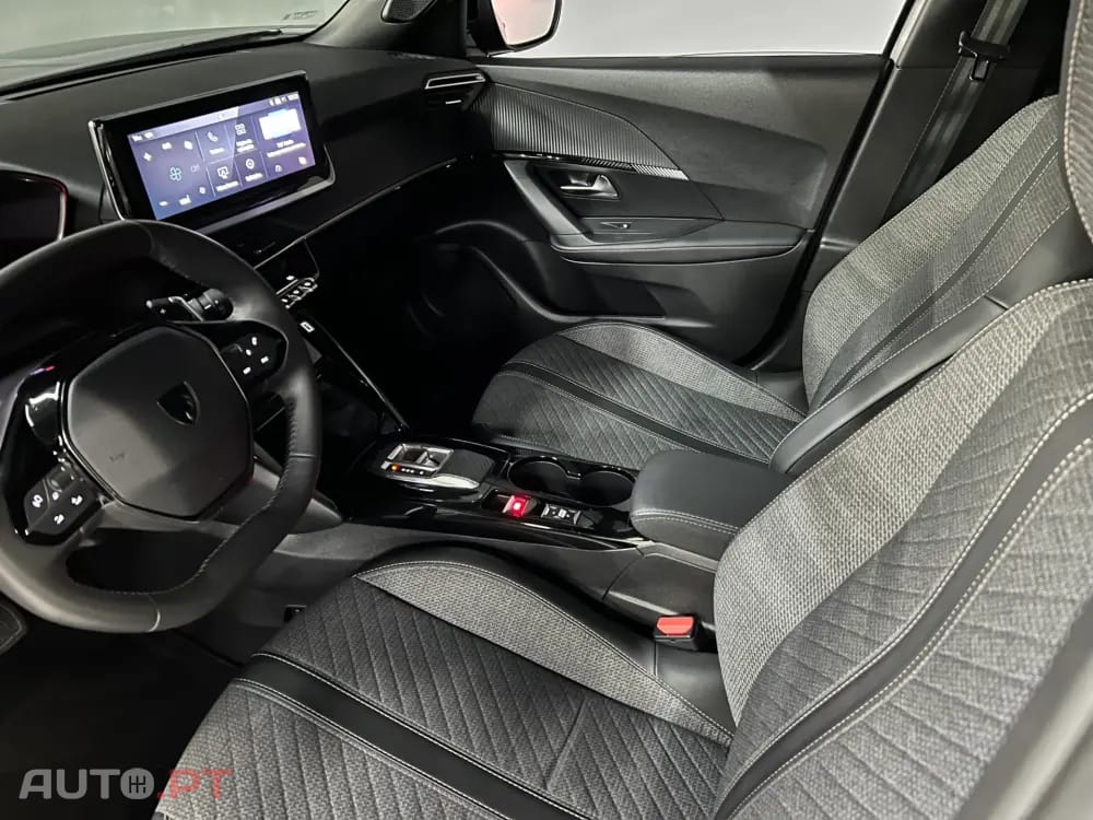 Peugeot 2008 1.2 Hybrid Allure e-DCS6