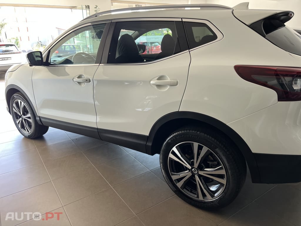 Nissan Qashqai 1.3 DIG-T N-Connecta J18 DCT