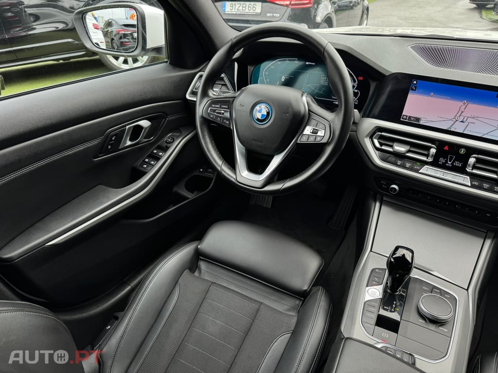 BMW 320 e Touring Corporate Edition Auto
