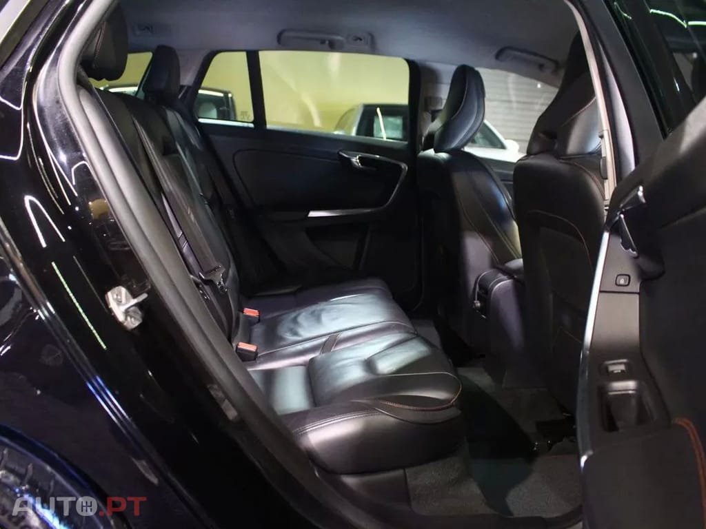 Volvo V60 2.0 D2 Momentum Drive