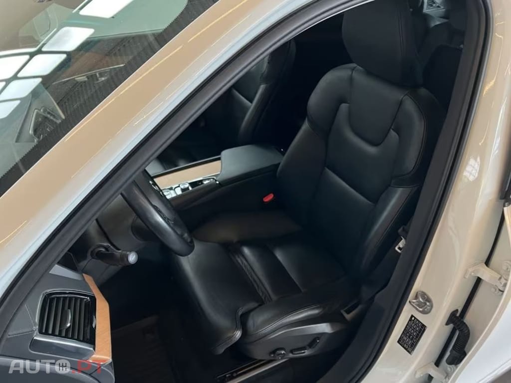 Volvo XC90 T8 AWD I.V.A DEDUTIVEL