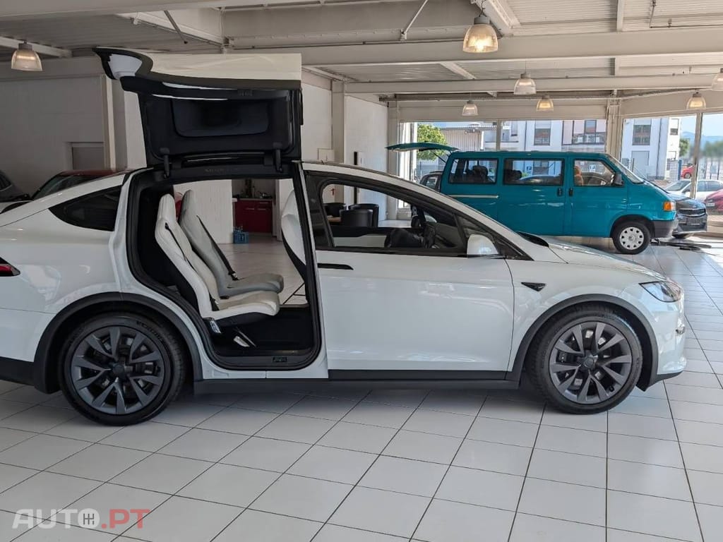 Tesla Model X Plaid AWD