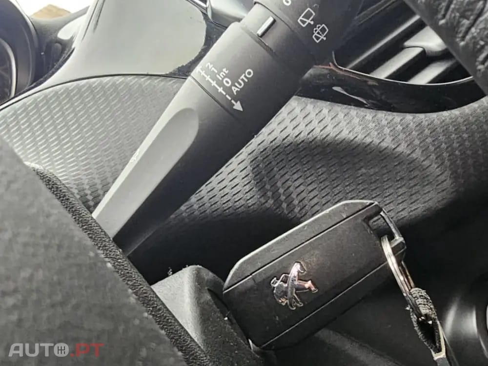 Peugeot 2008 1.2 PureTech Signature